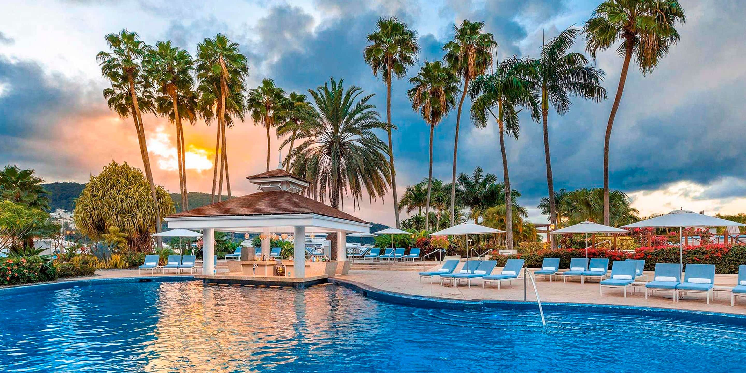 Stunning pool by the beach